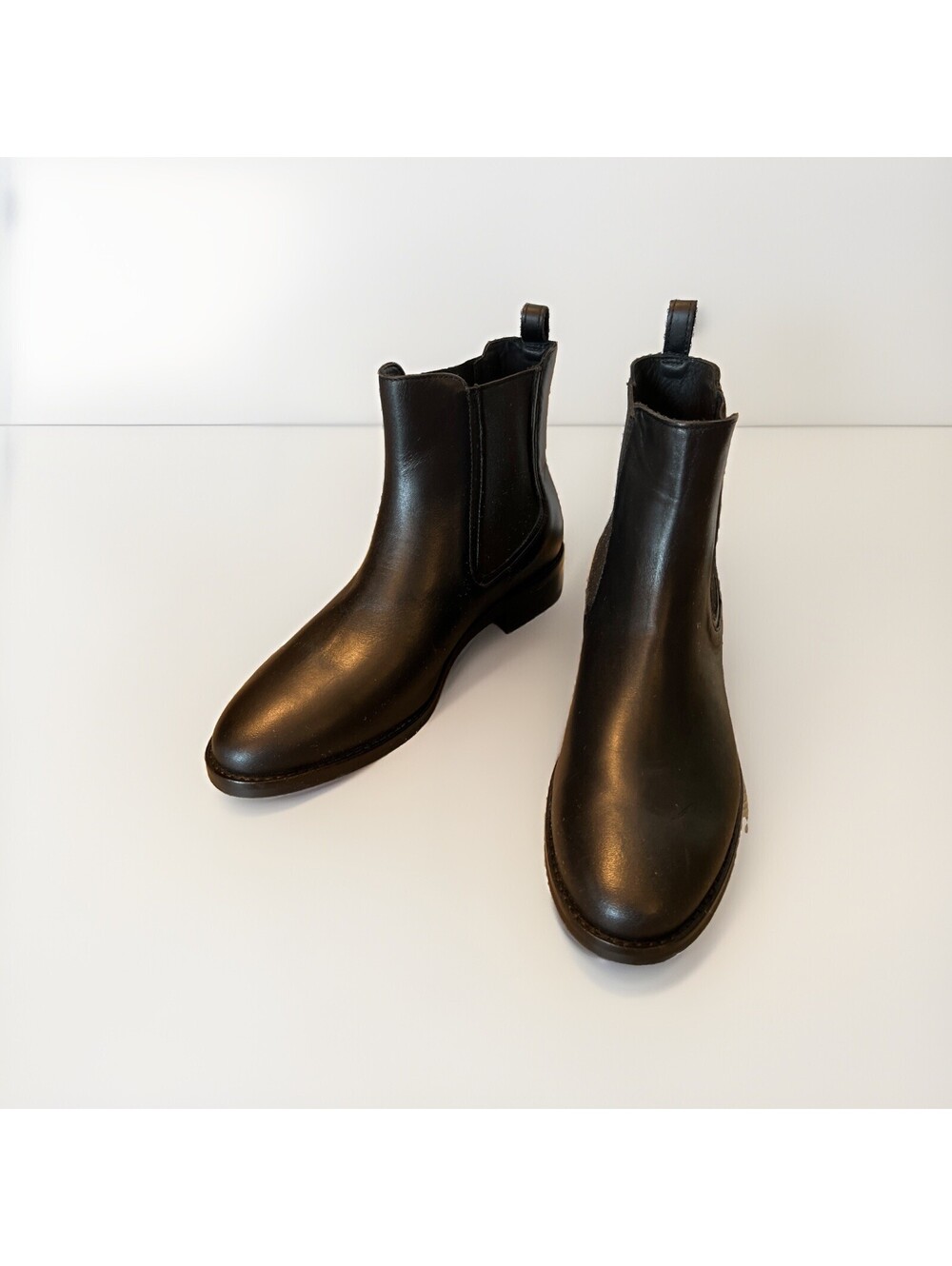 THURSDAY BOOT COMPANY DUCHESS CHELSEA BLACK BOOTS SIZE 8 VGC